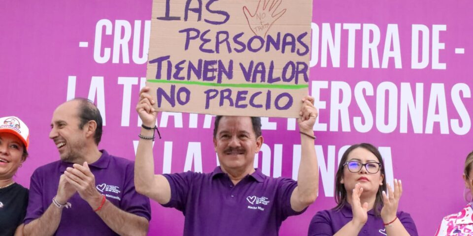 nacho trata personas