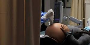 muere bebe en vientre