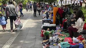 ambulantes en paseo bravo