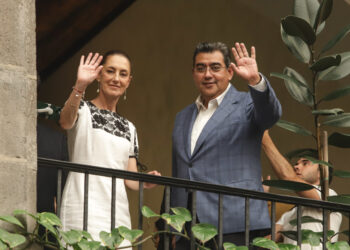 Sheinbaum reconoce labor de Céspedes en el INM y alista reforma para transformarlo en Instituto de Movilidad Humana