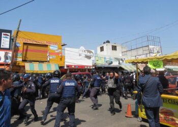 Blindan el Mercado Morelos con fuerte operativo de Fiscalía, Guardia Nacional y SSP; catean inmuebles y generan tensión en la zona