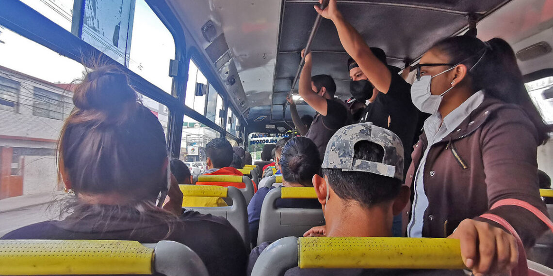 Retiran 51 unidades de transporte público por incumplir revista vehicular en Puebla