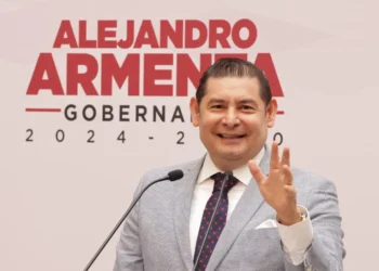 Armenta asiste a relevo sindical de burócratas