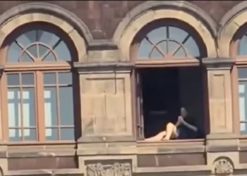 Sheinbaum evade responder sobre mujer en Palacio Nacional