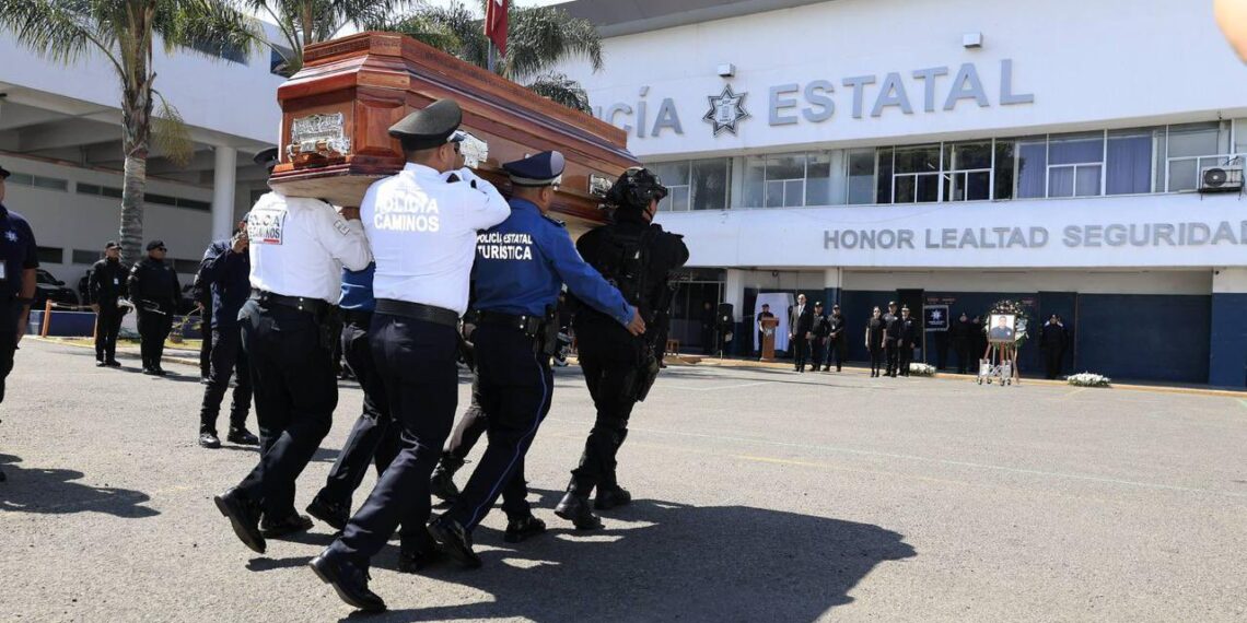 Despiden con honor a policía estatal caído tras accidente en la México-Puebla