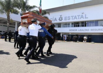 Despiden con honor a policía estatal caído tras accidente en la México-Puebla