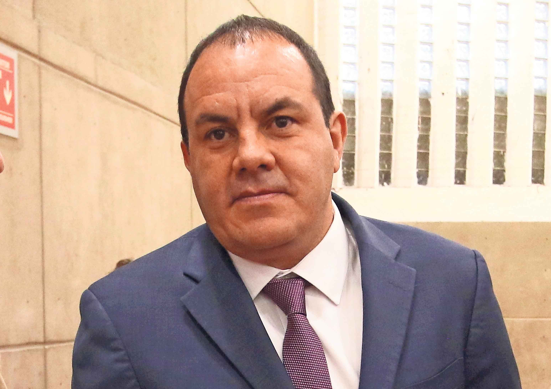 Cuauhtémoc Blanco evita responder sobre investigaciones en EU y acelera el paso en Palacio Nacional