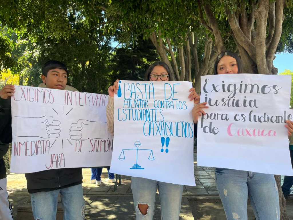 FNERRR vuelve a las calles: estudiantes bloquean el bulevar 5 de Mayo para exigir apoyos y mejores escuelas