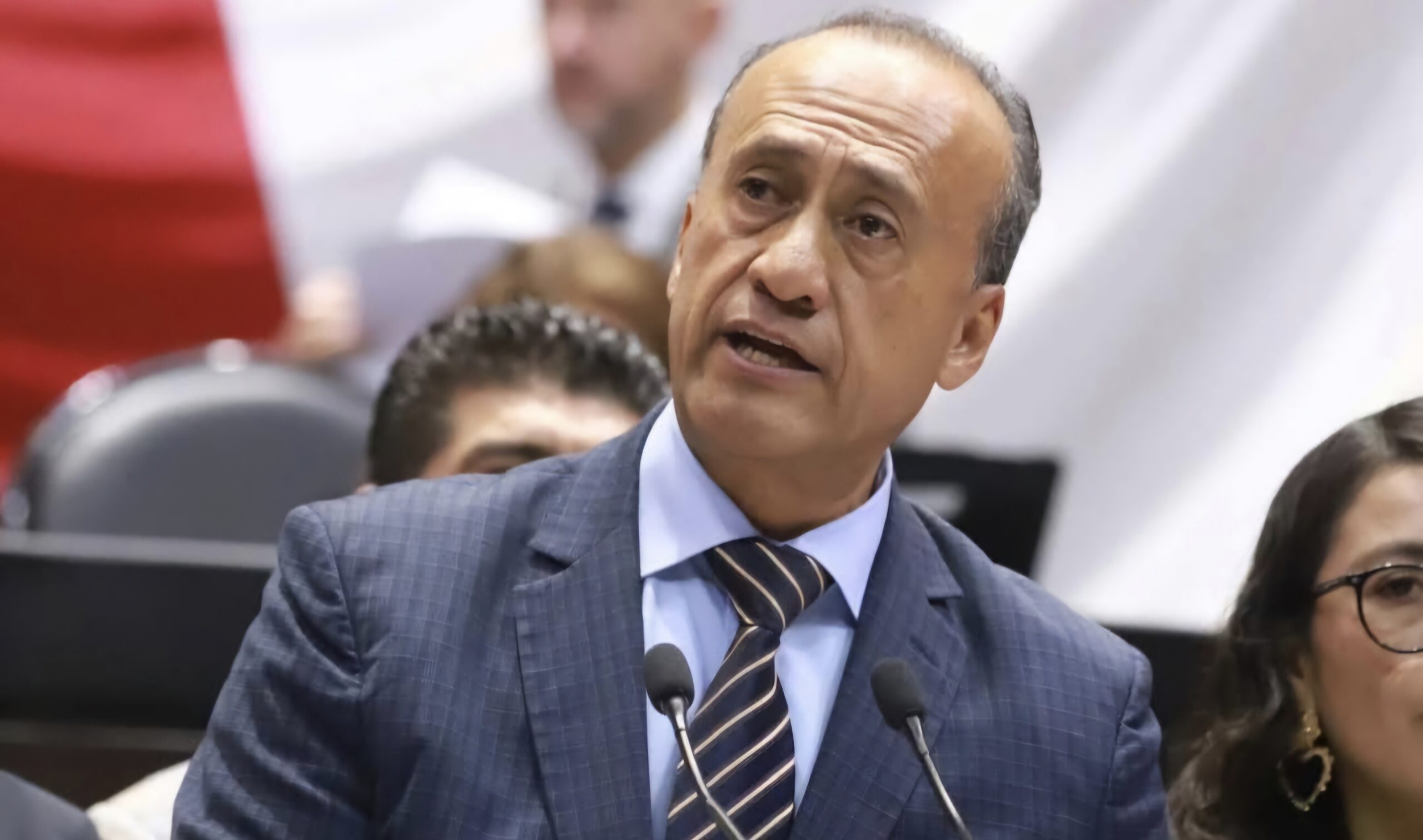 Morena y la “memoria ciudadana”: diputado reparte bolsas con su nombre y niega campaña anticipada
