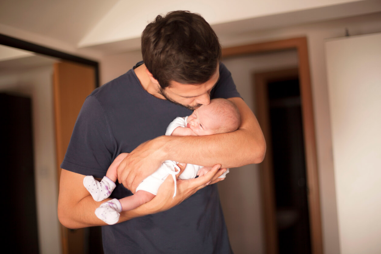 MC impulsa licencia de paternidad de 12 semanas y abre debate sobre igualdad familiar