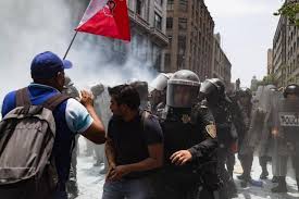 Denuncian uso excesivo de la fuerza durante enfrentamiento entre policías y maestros de la CNTE en la CDMX