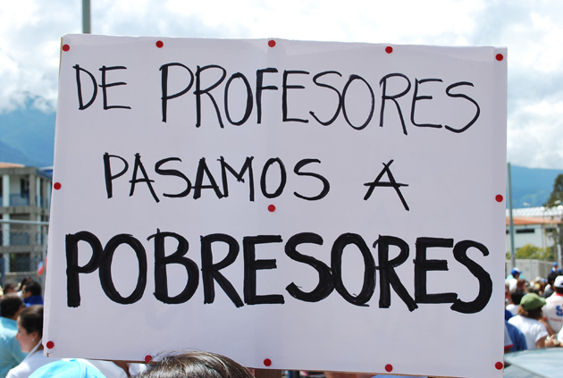 Aprobaron, destacaron y quedaron fuera: más de 3 mil maestros denuncian opacidad en asignación de plazas en Puebla