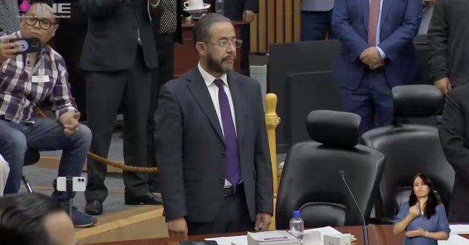 Hugo Eric Flores, entre Morena y PAZ: oposición cuestiona posible conflicto político tras protesta ante el INE