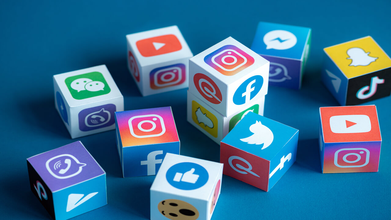 Sheinbaum abre debate para regular redes sociales; oposición advierte riesgos para la libertad de expresión