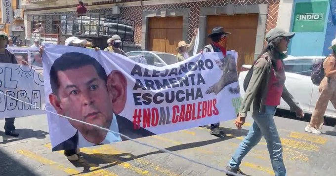 Detienen a abogado que promovió amparos contra el Cablebús en Puebla