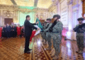 Pepe Chedraui recibe a Alejandro Armenta en el Palacio Municipal previo al Grito de Independencia