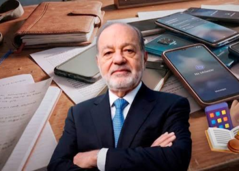 Carlos Slim respalda restricción de celulares en escuelas: “Las aulas son para estudiar”