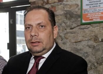 Carvajal pide estudiar la maternidad subrogada: el debate llega al Congreso de Puebla
